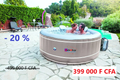 Spa gonflable rond à bulles gris taupe, en utilisation