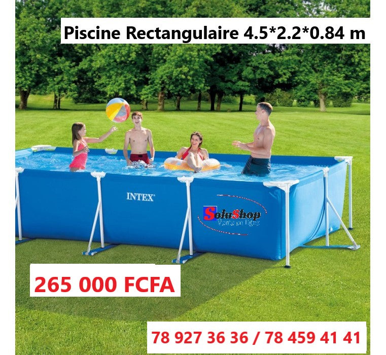 Piscine Intex installée en extérieur avec sa structure