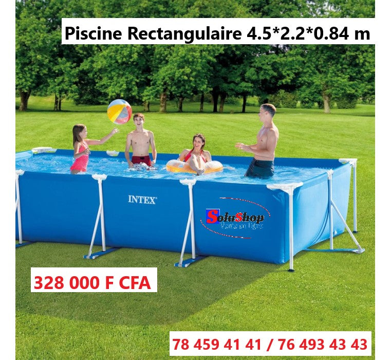 Famille profitant de la grande piscine rectangulaire Intex