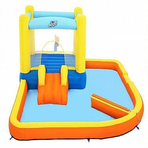 Enfants s'amusant sur le splash park gonflable H2O GO!