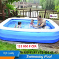 Piscine gonflable bleu dégradé installée dans un jardin