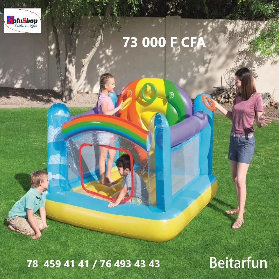 Détail des anneaux colorés du jeu gonflable Beitarfun
