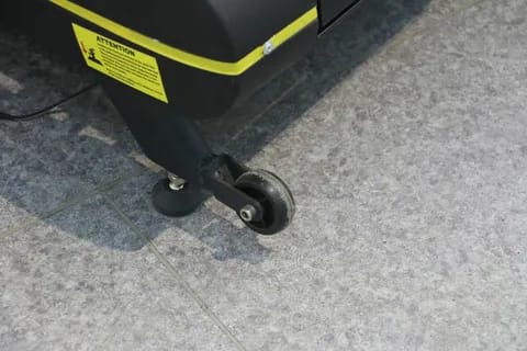 Tapis de course incurvé manuel, en utilisation